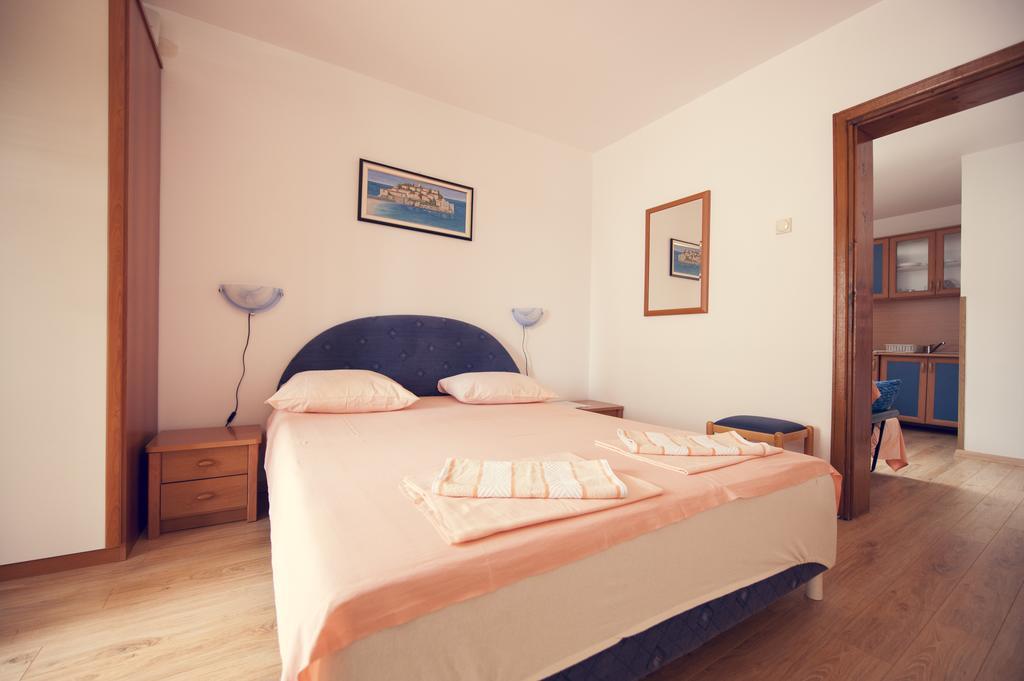 Lyon Apartments Budva Quarto foto